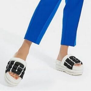 NIB UGG Puft Maxi Slide Logo White Real Lamb Fur - Size 6